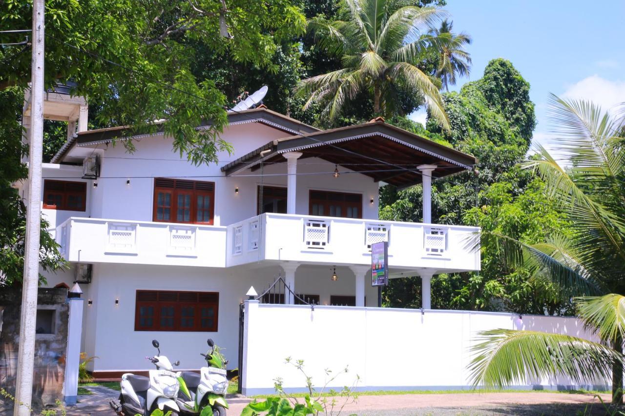 Aken Villa 希克杜沃 外观 照片